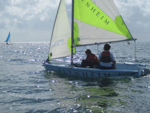  Un soleado día de navegación 